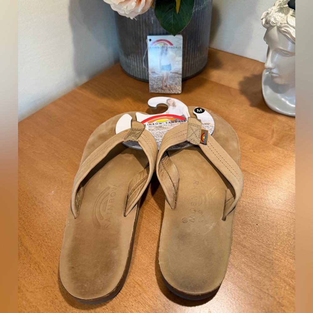Women’s Rainbow Sandals Size M (7-8) Tan Flip Flops NWT - Picture 2 of 3